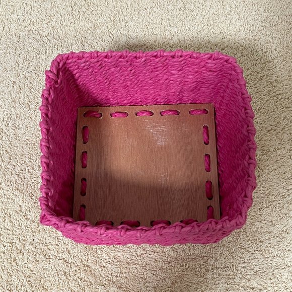 Set of 4 Baskets Pink Pattern Woven Baskets Excellent Condition! - Picture 6 of 13